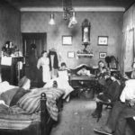 ADN-ZB/Archiv Wohnungselend in Deutschland um 1919 In dieser Wohnung, die aus einer Stube und Küche bestand, lebten 11 Personen.